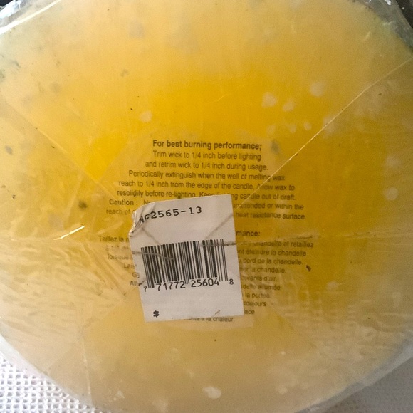 I scented gold rush beige candle - Picture 2 of 2